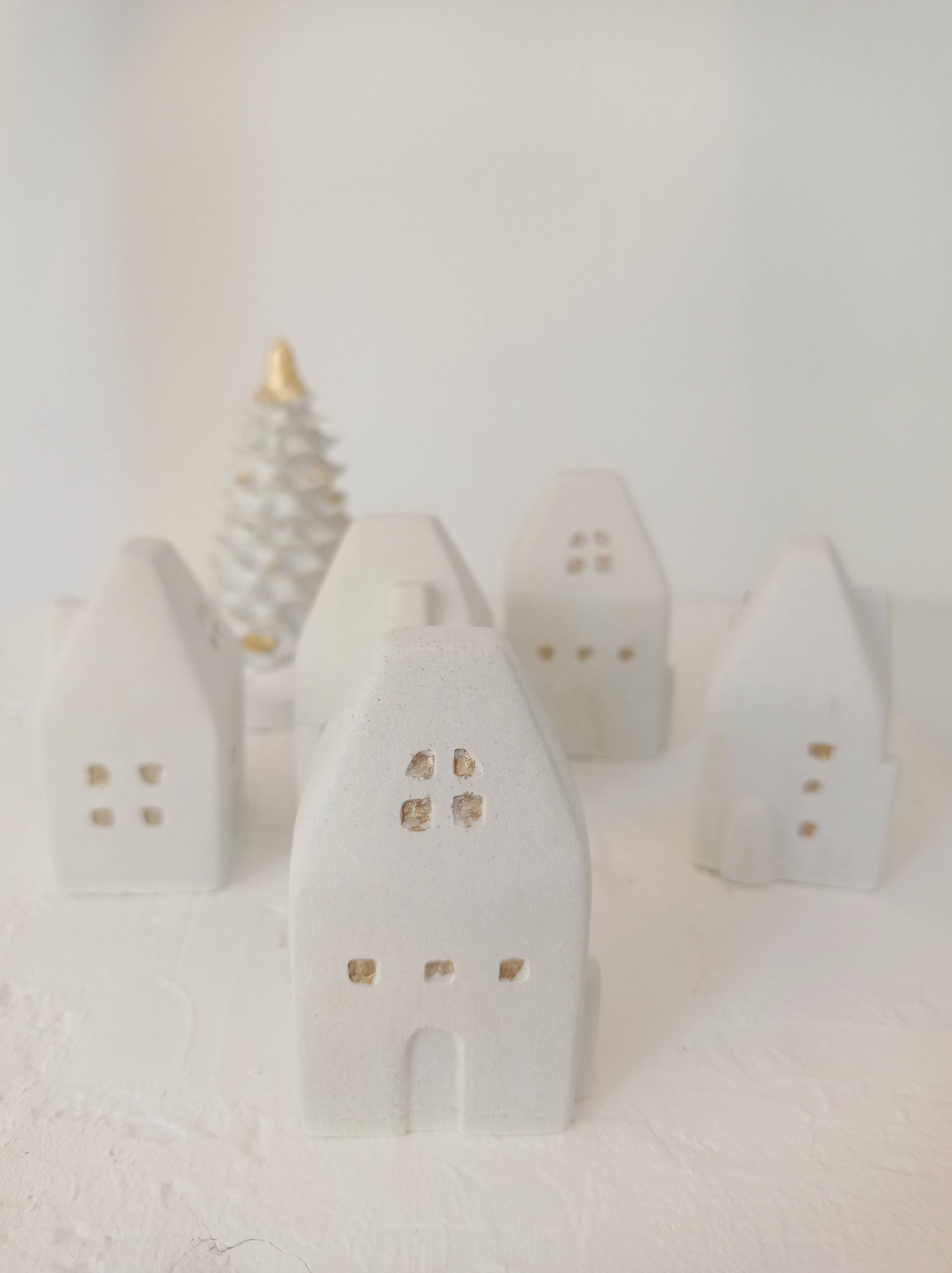 Kerstdecoratie: wit betonnen huis