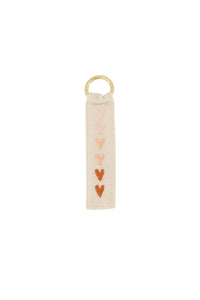 sleutelhanger roze hartjes ecru/roze