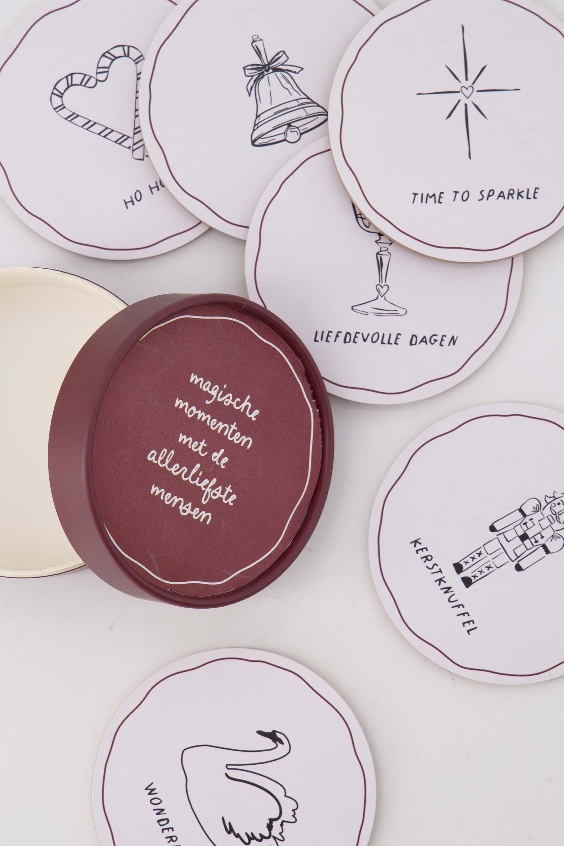 set van 6 onderzetters magische momenten wit/donkerrood