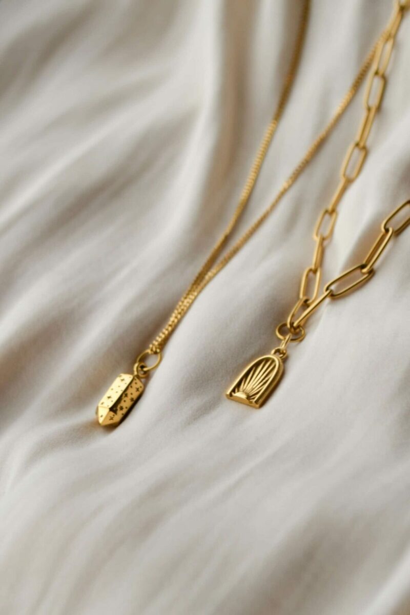 Cosmos necklace gold