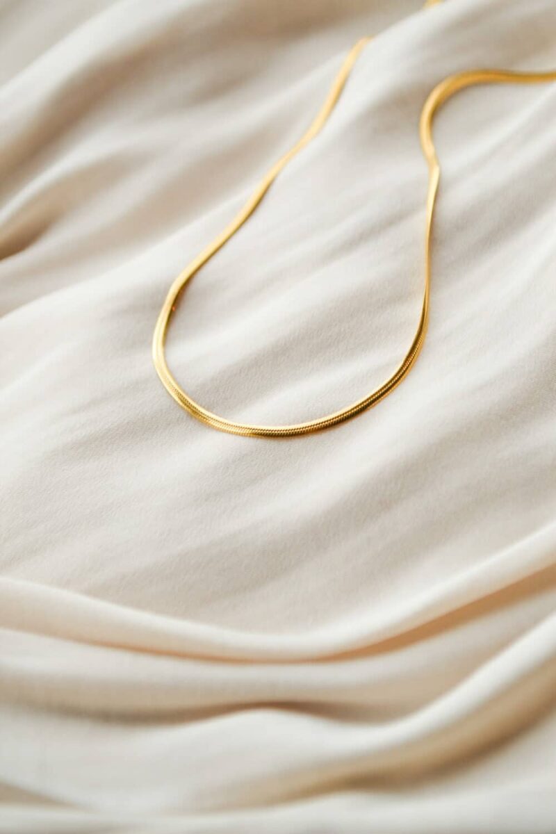 Baby smooth snake necklace gold