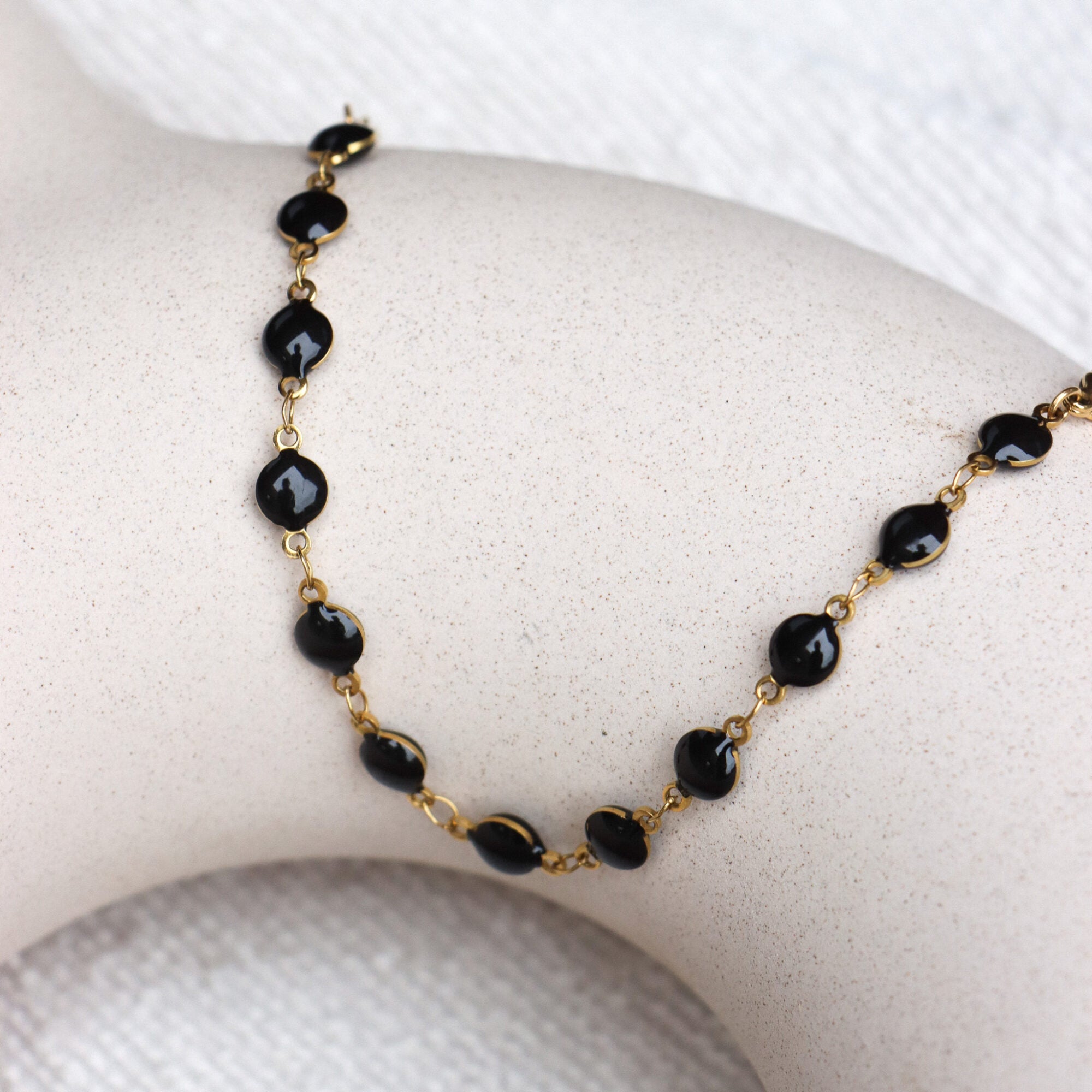 Black round bracelet gold