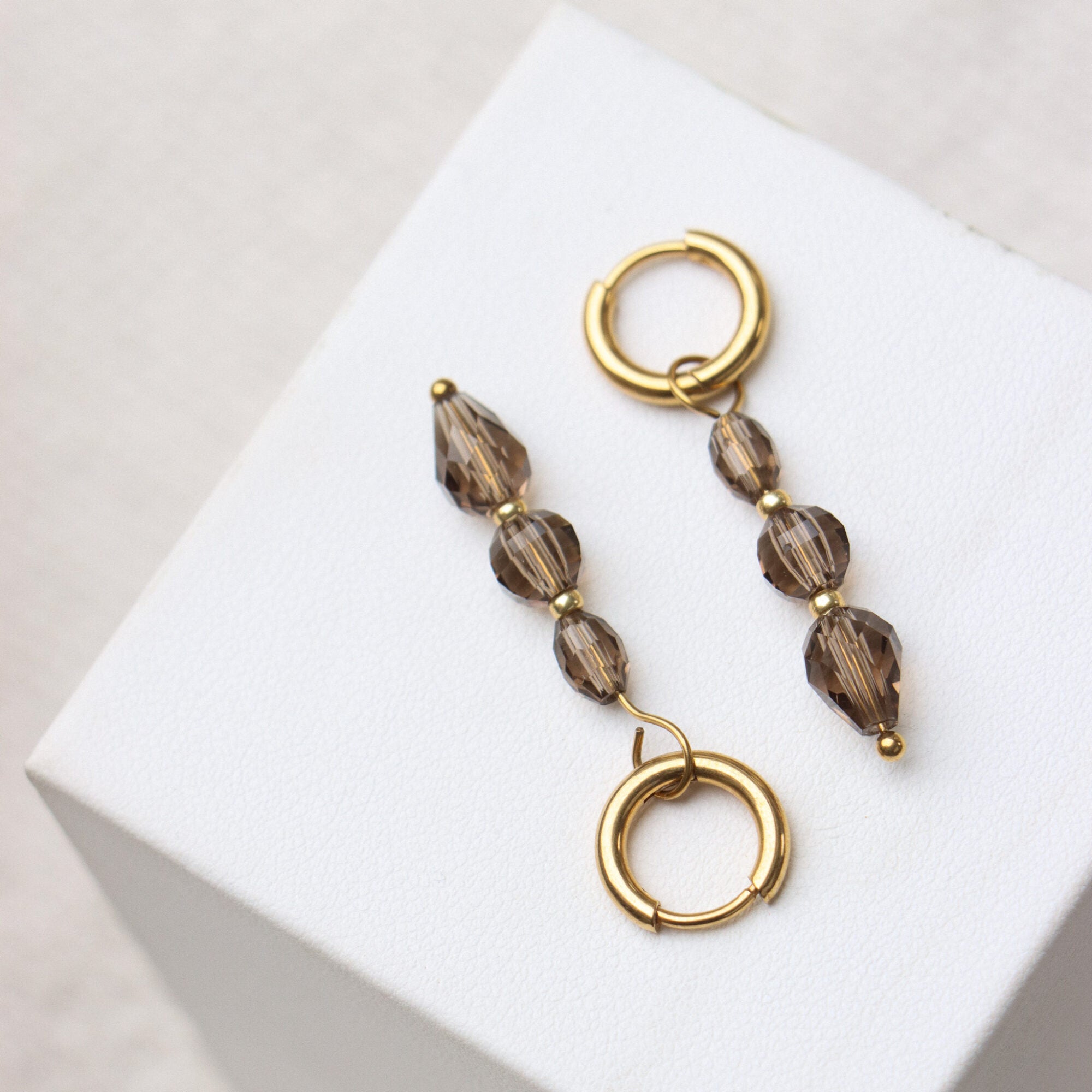 Grey diamonds hoop gold