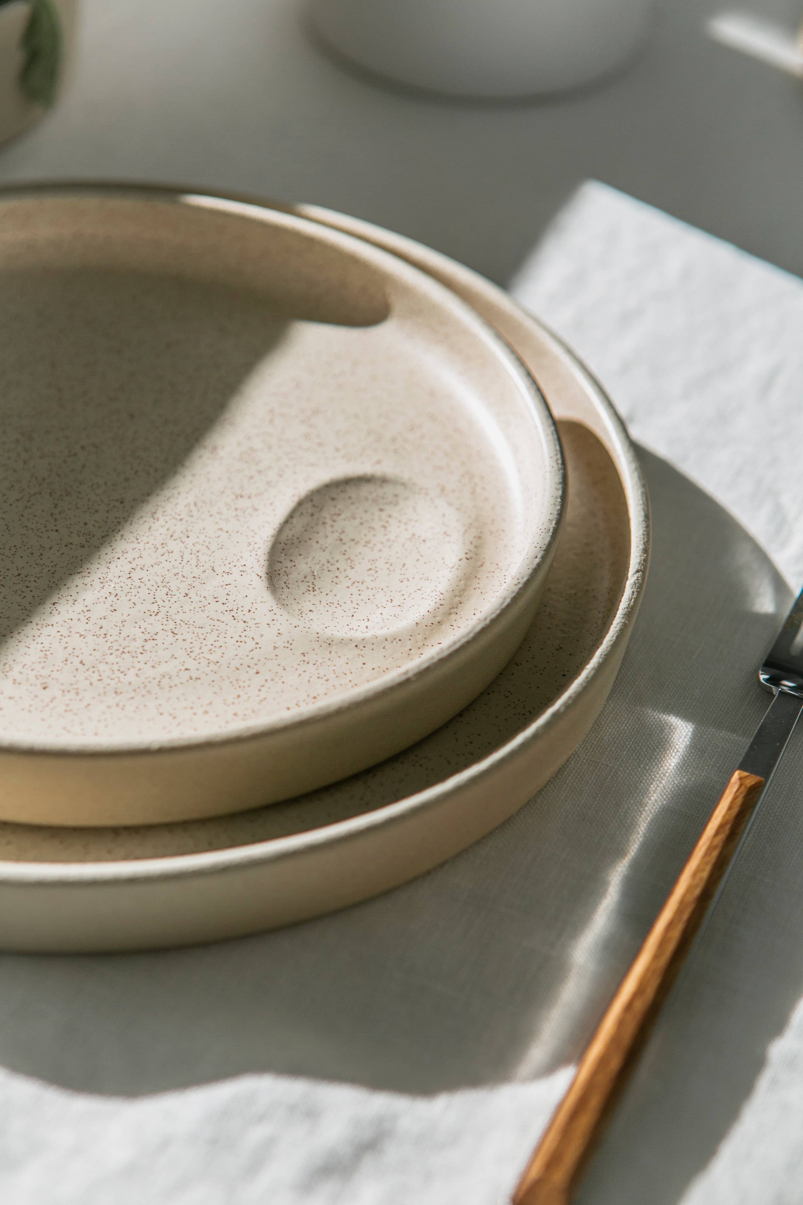 Bord Cream 20 cm - Handgemaakt keramisch dessertbord - Pasen