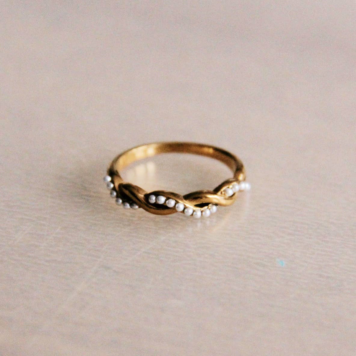 Stainless steel braided ring with pearl rope - gold