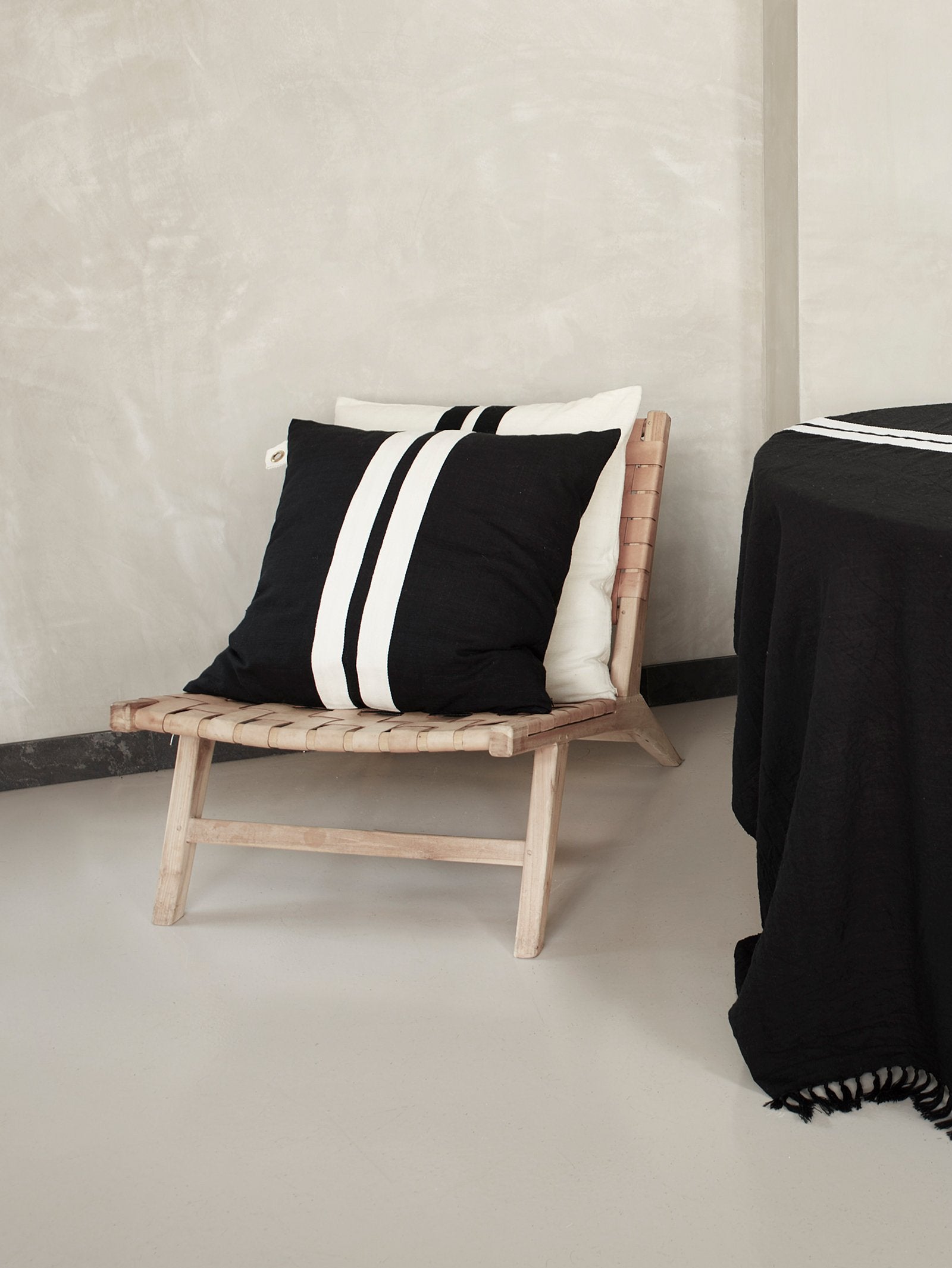 The Pillow Cover, Black