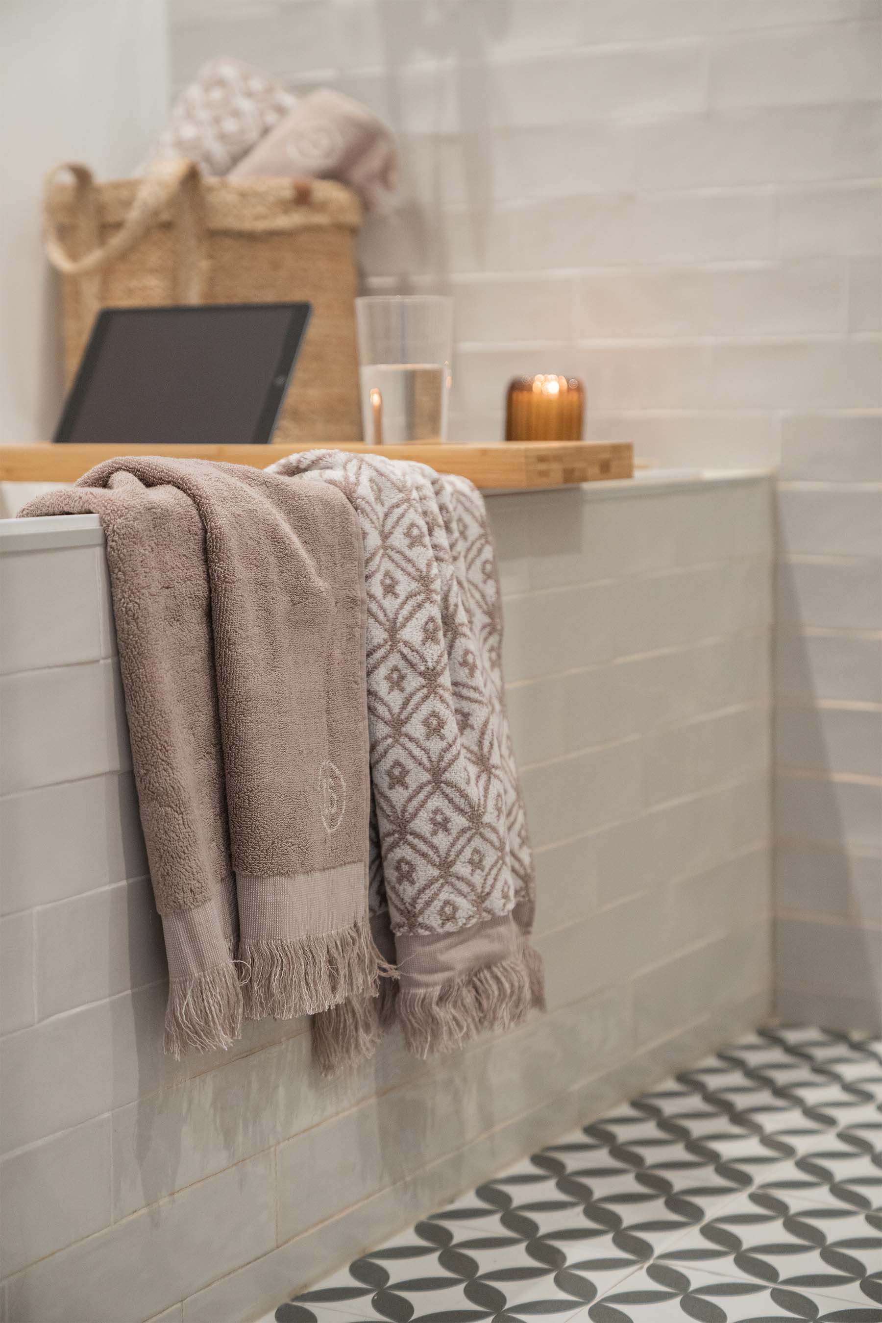 badhandoek mozaïek 60x115cm off white/leem