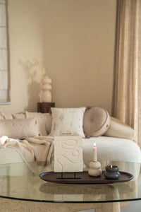 polystone ornament op sokkel streep off white