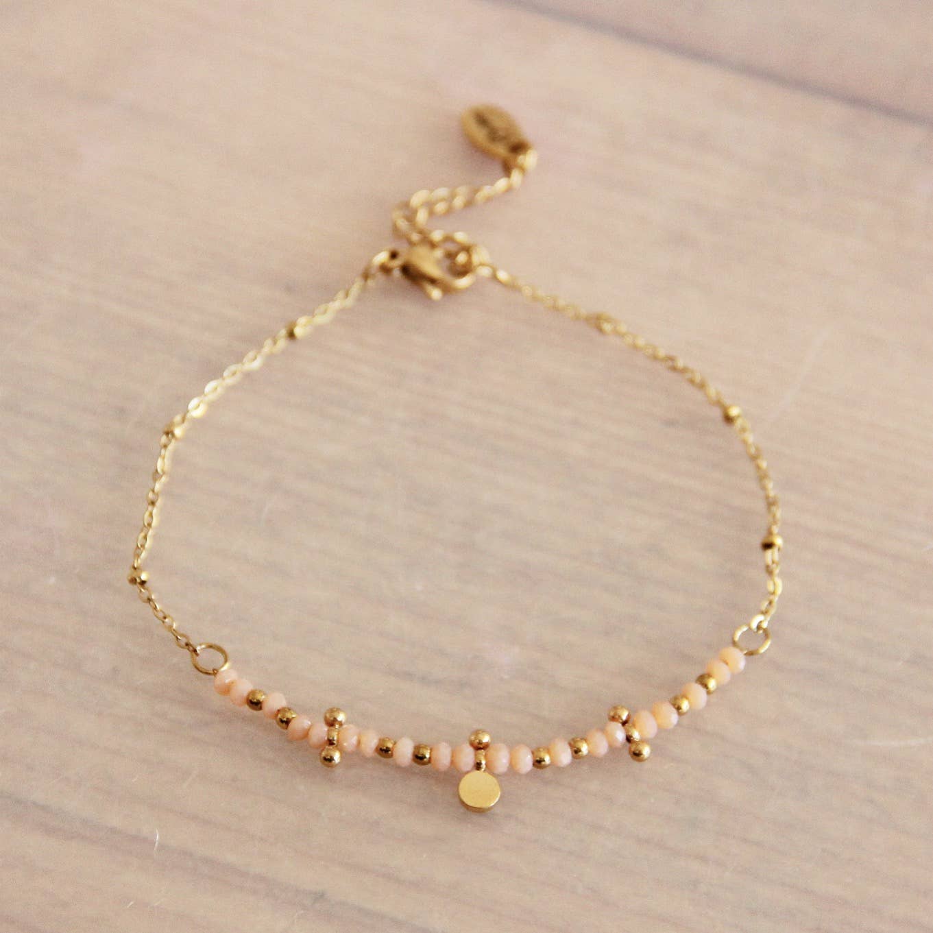Stainless steel bracelet with facets and beads - nude/gold
