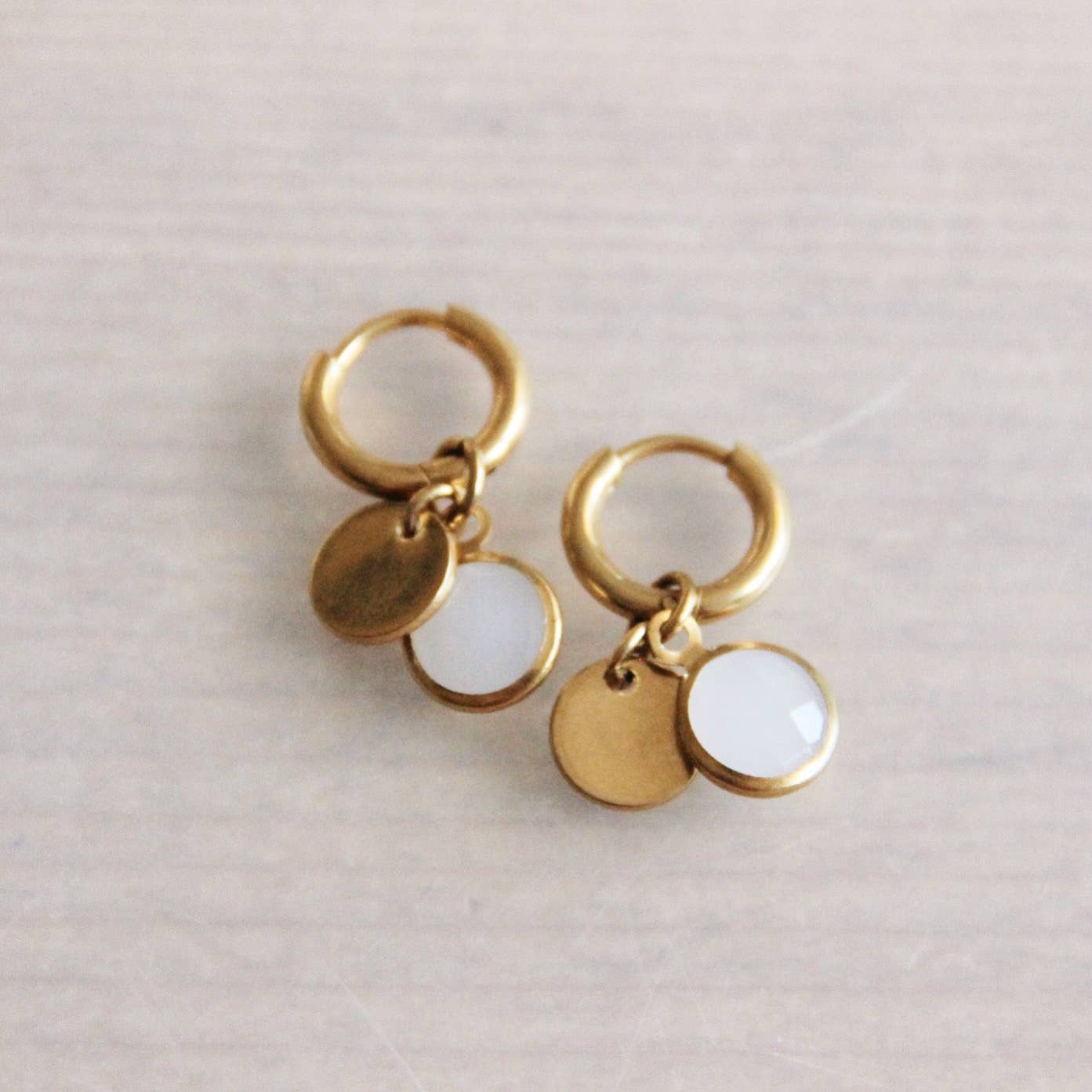 Stainless steel creoles with crystal and plate - creme/gold