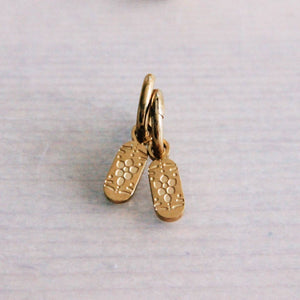 Stainless steel earrings with tag and floral print - gold