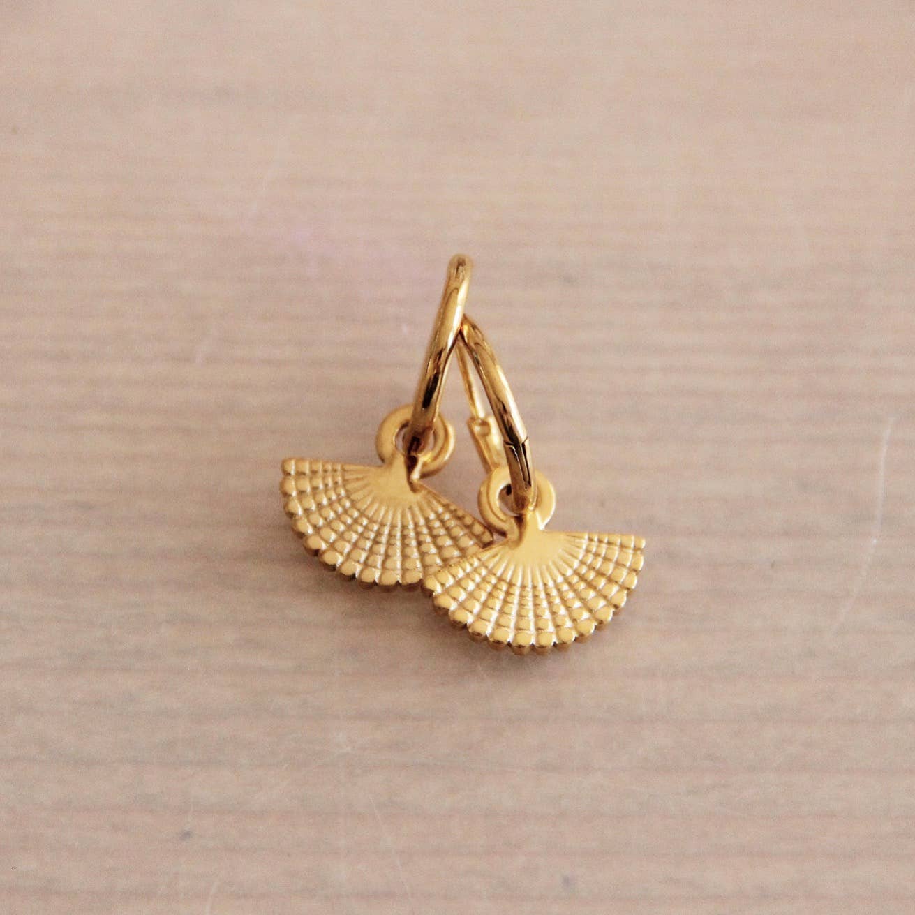 Stainless steel earrings with fan - gold